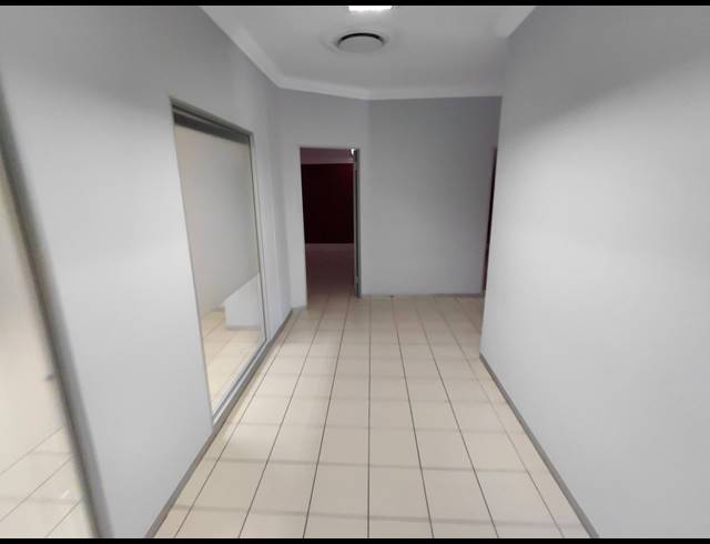 258M² OFFICE TO LET IN FOURWAYS